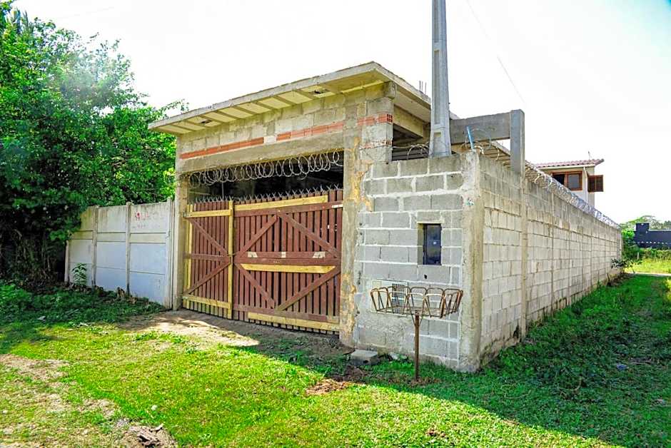 Chale com piscina e churrasq em Caraguatatuba SP