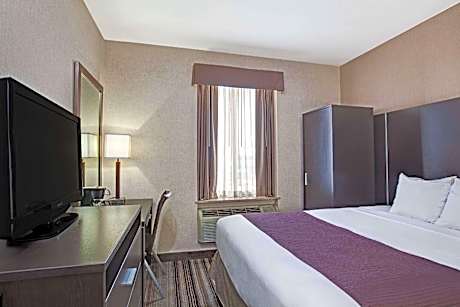1 King Bed Non-Smoking