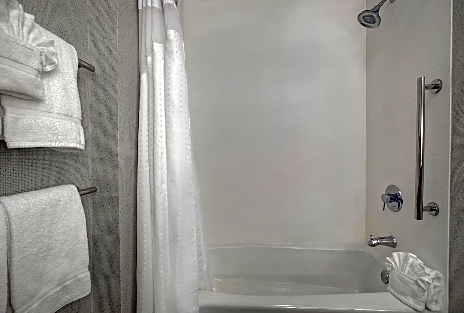 Holiday Inn Express And Suites Milwaukee - Brookfield By IHG