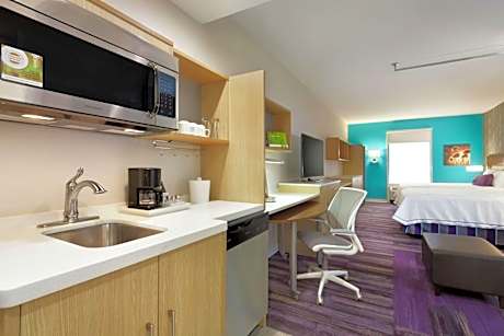 Queen Studio with Two Queen Beds - Non-Smoking