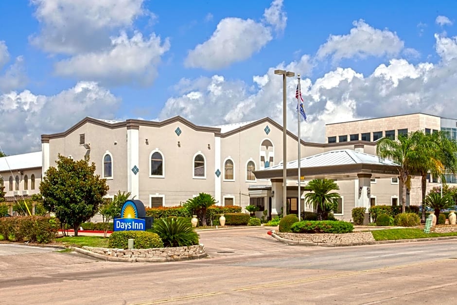 Days Inn & Suites by Wyndham Webster NASA-ClearLake-Houston