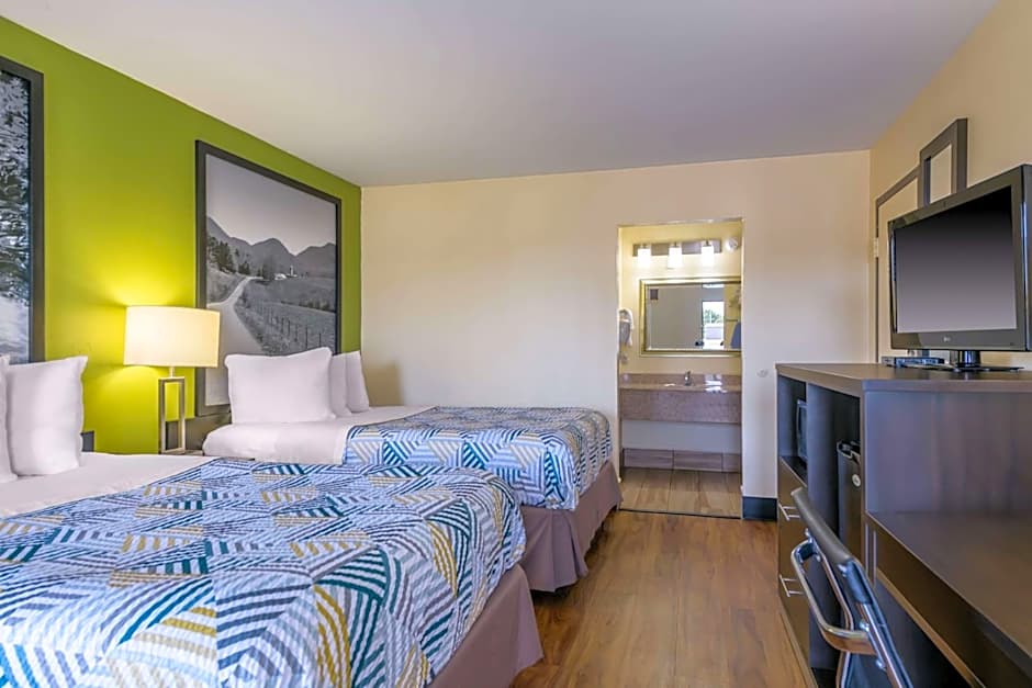 Motel 6 Forsyth, GA Tift College