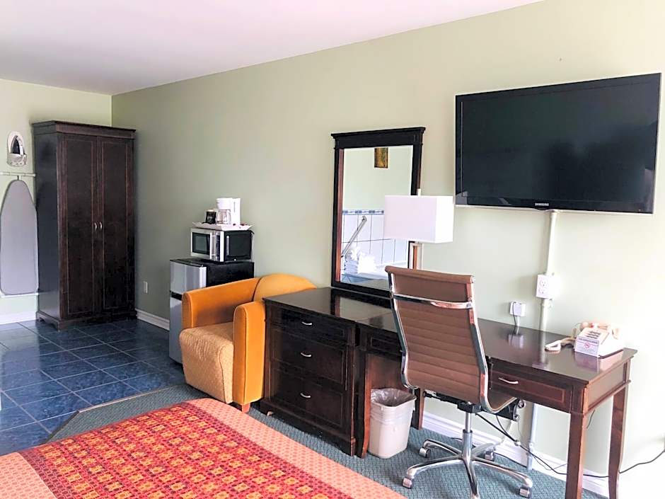 Perth Plaza Inn & Suites