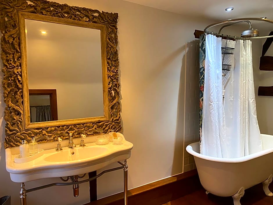 Hood Lane Farm - The Parlour - Self Catering Ground Floor Apartment