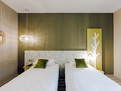 Standard Room with 1 double bed and 1 single bed