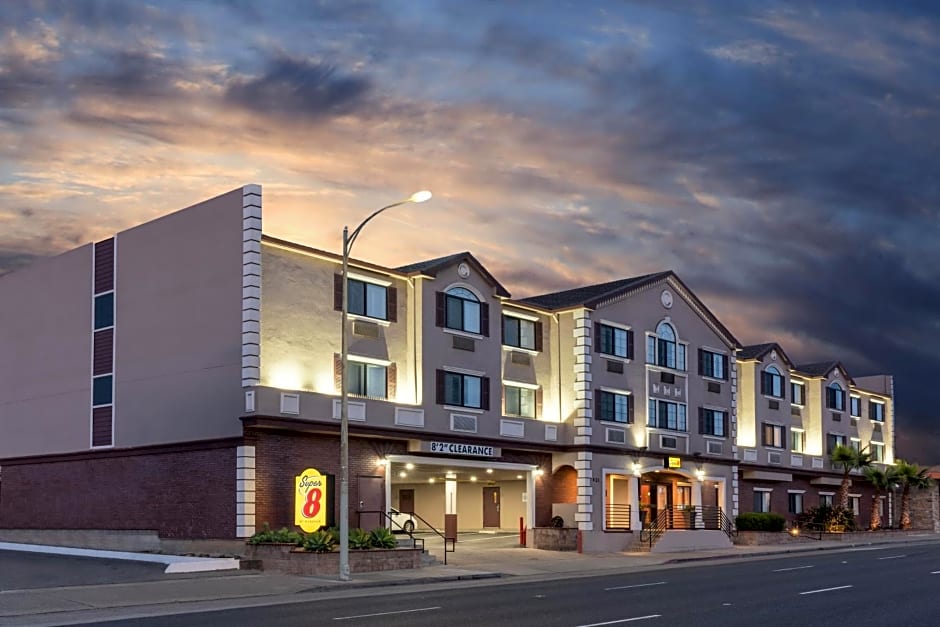 Super 8 by Wyndham San Bruno /SF Intl Arpt West