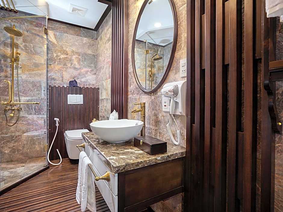 Orchid Trendy Cruise