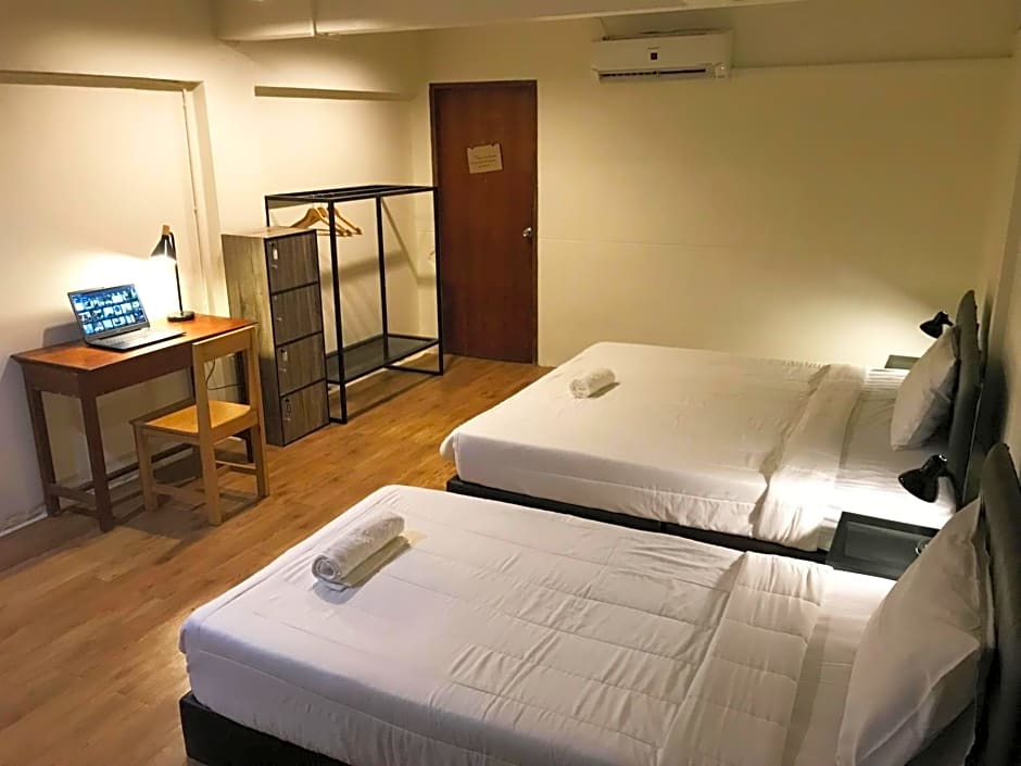 Boundary Hostel and Cafe