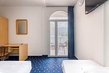 Double or Twin Room with Lake View