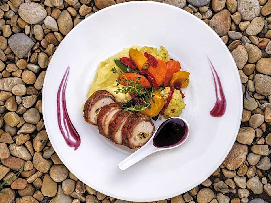 Founders Lodge by Mantis