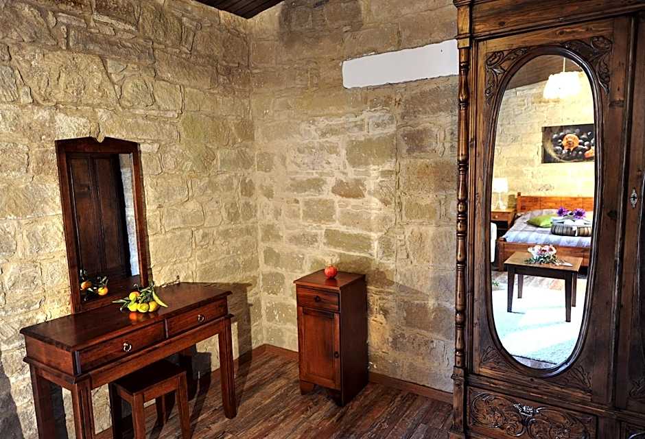 Traditional 1 Bedroom Suite, Jetted Tub — 7 fotoğraftan 1. fotoğraf
