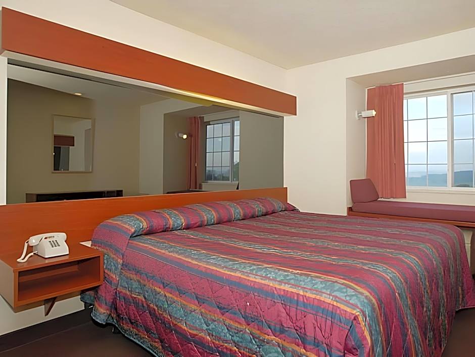 St Clair Inn and Suites
