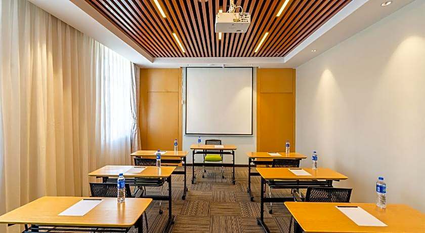 Holiday Inn Express Litang By IHG