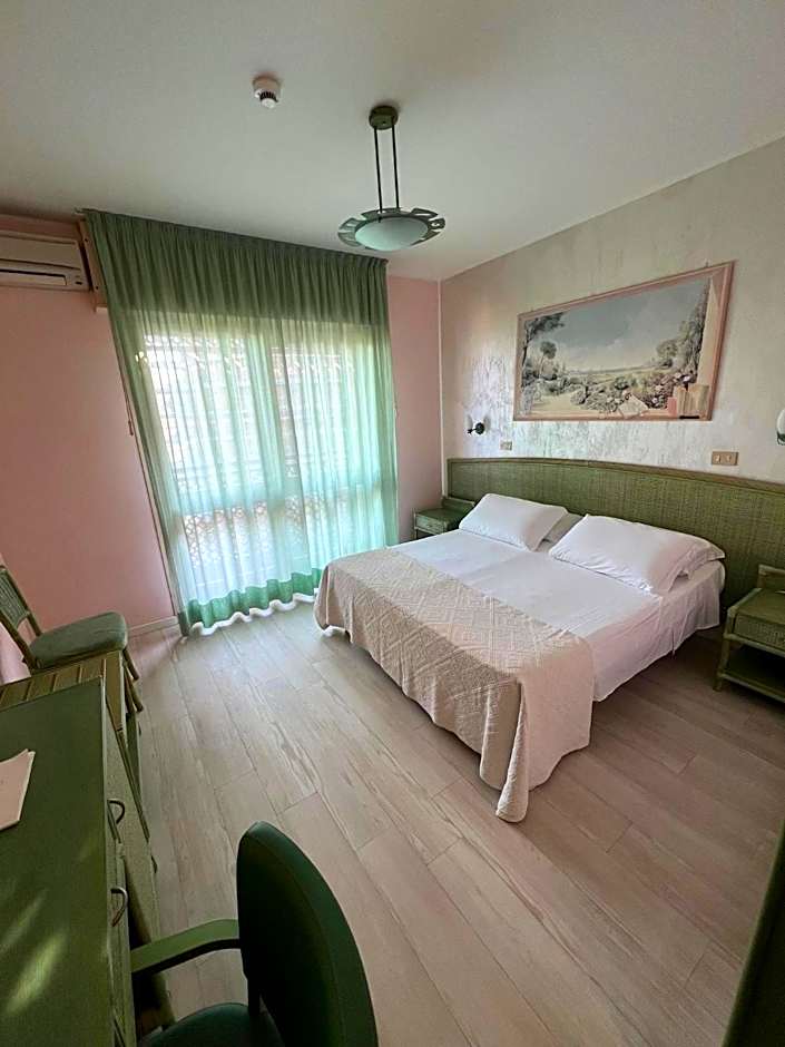 American Hotel
