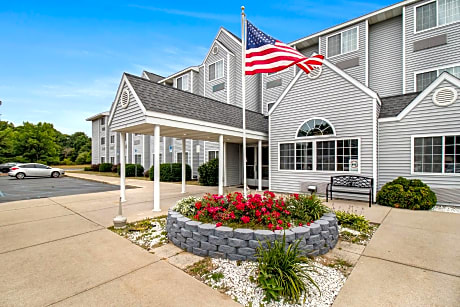 Microtel Inn & Suites by Wyndham Manistee