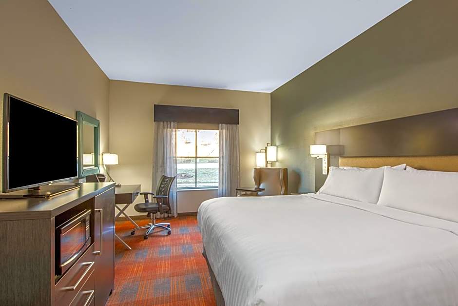 Holiday Inn Express & Suites Shawnee-Kansas City West By IHG