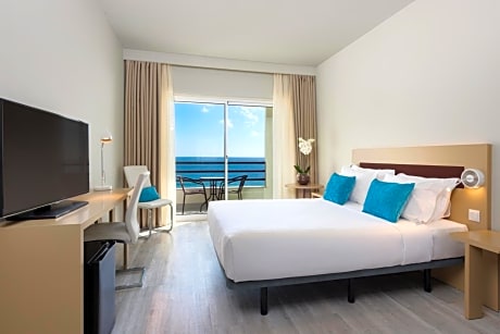 1 Double Bed, Premium Ocean Front High Floor, Non-Smoking