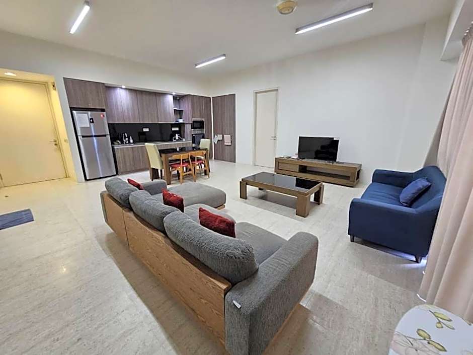 By The Sea Partial Seaview n Mountain View 383