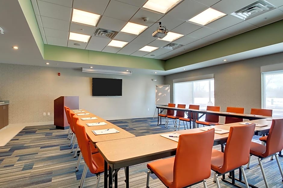 Holiday Inn Express & Suites Galesburg By IHG