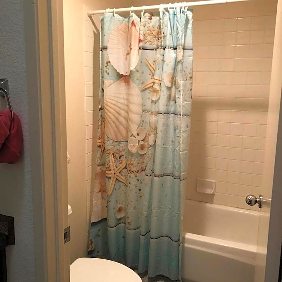 Irvine Master Bedroom with private bathroom by UCI, SNA, beach!