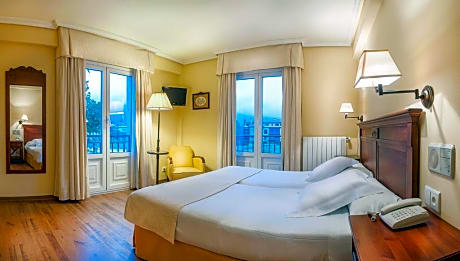 Familiar Deluxe 3 pax