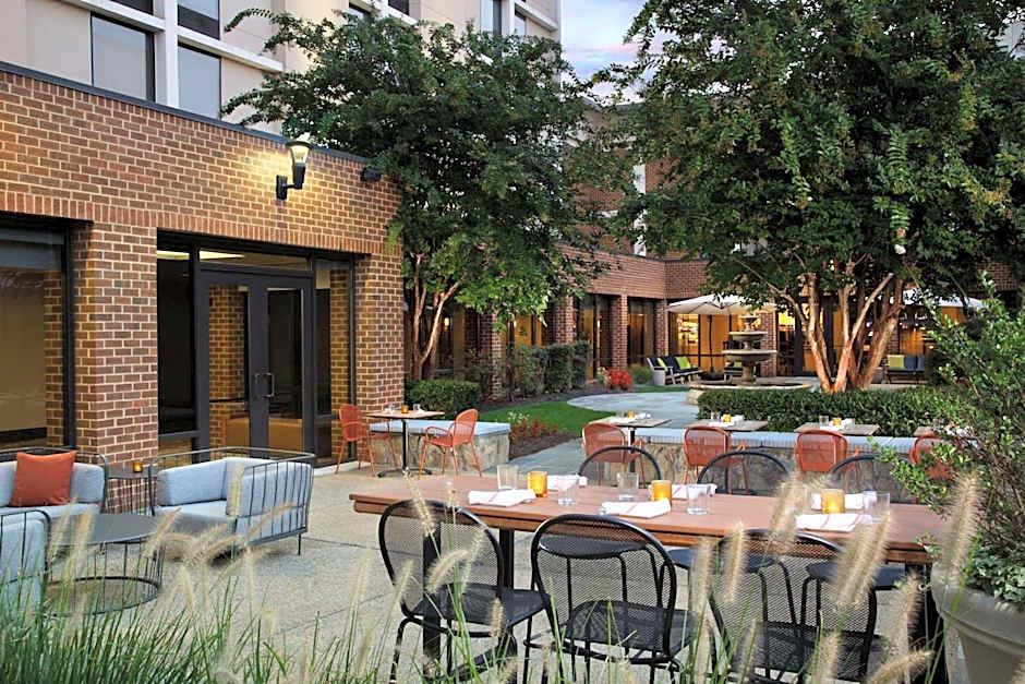 DoubleTree by Hilton McLean Tysons