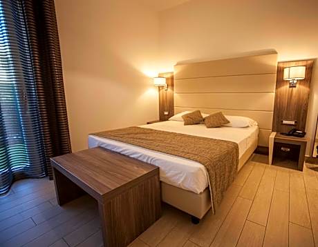 Double or Twin Room with Garden View - Ground Floor - Beach Access