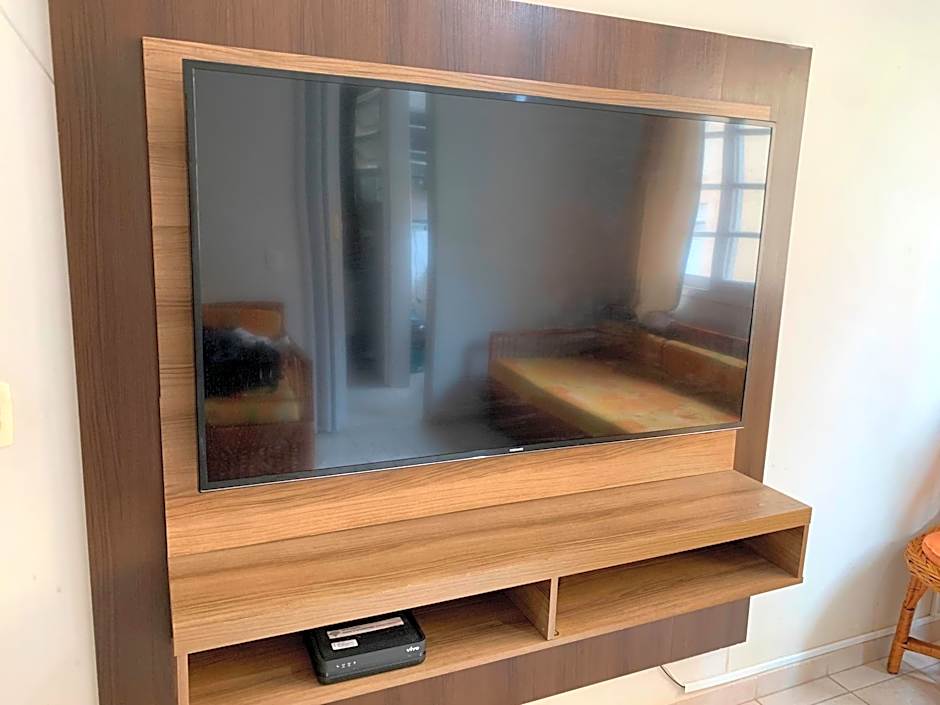 ESD01- Ar Condicionado 5min a pé da Praia da Enseada, Apartamento