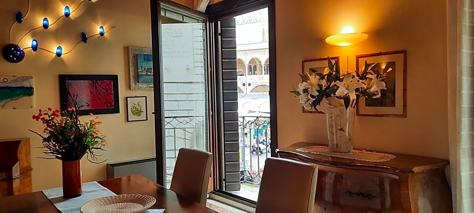 PadovaResidence Apartments - vista Piazza delle Erbe e Palazzo della Ragione