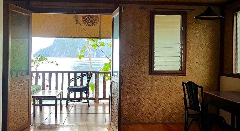 Golden Monkey Beach Hotel
