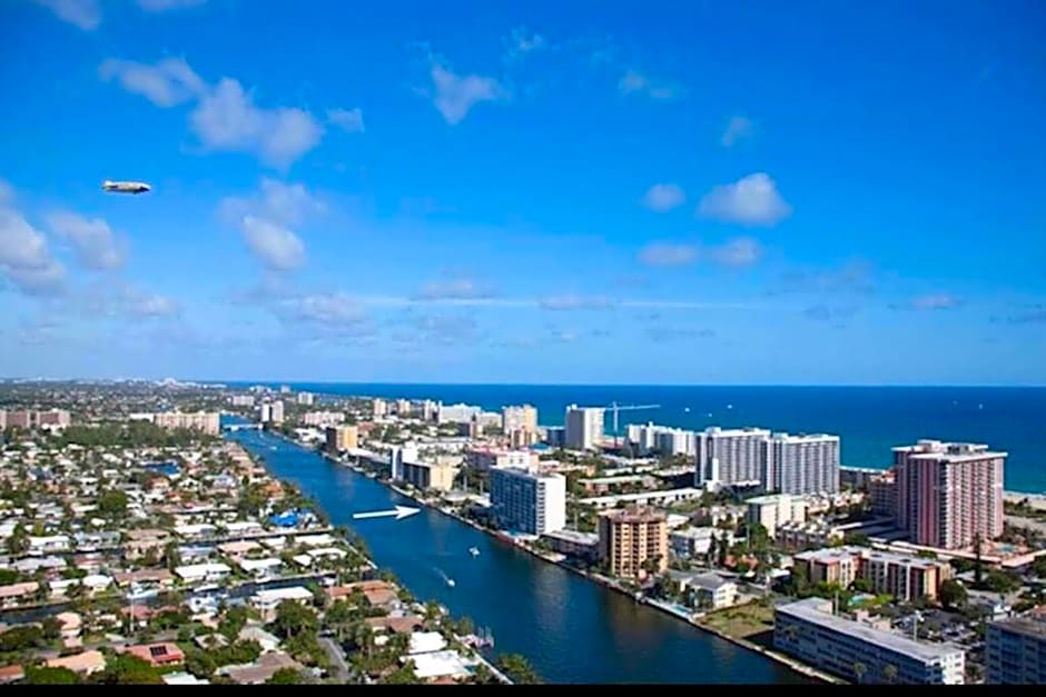 Aloha Apartments On the Intracoastal-Walk to the Beach