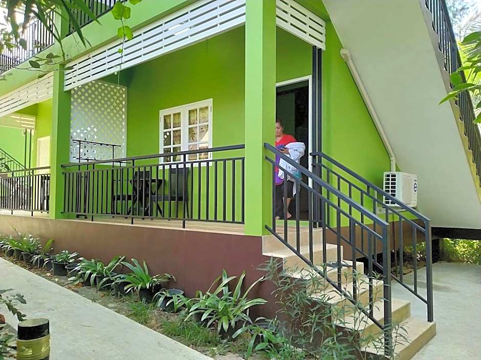 Khaolak C-nior Bungalows