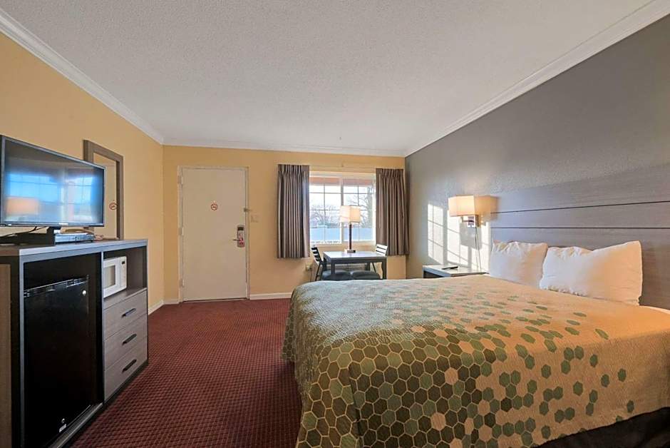 Econo Lodge Woodland near I-5