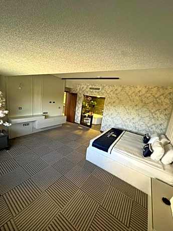 King Room with Lake View