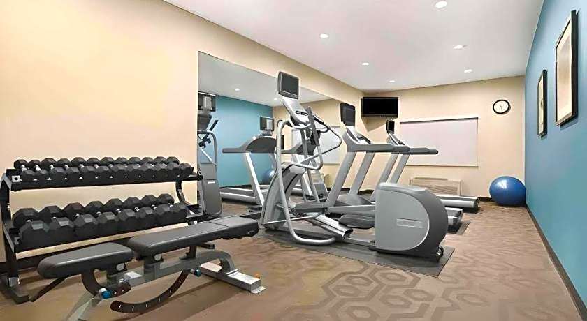 Dubuque Inn and Suites