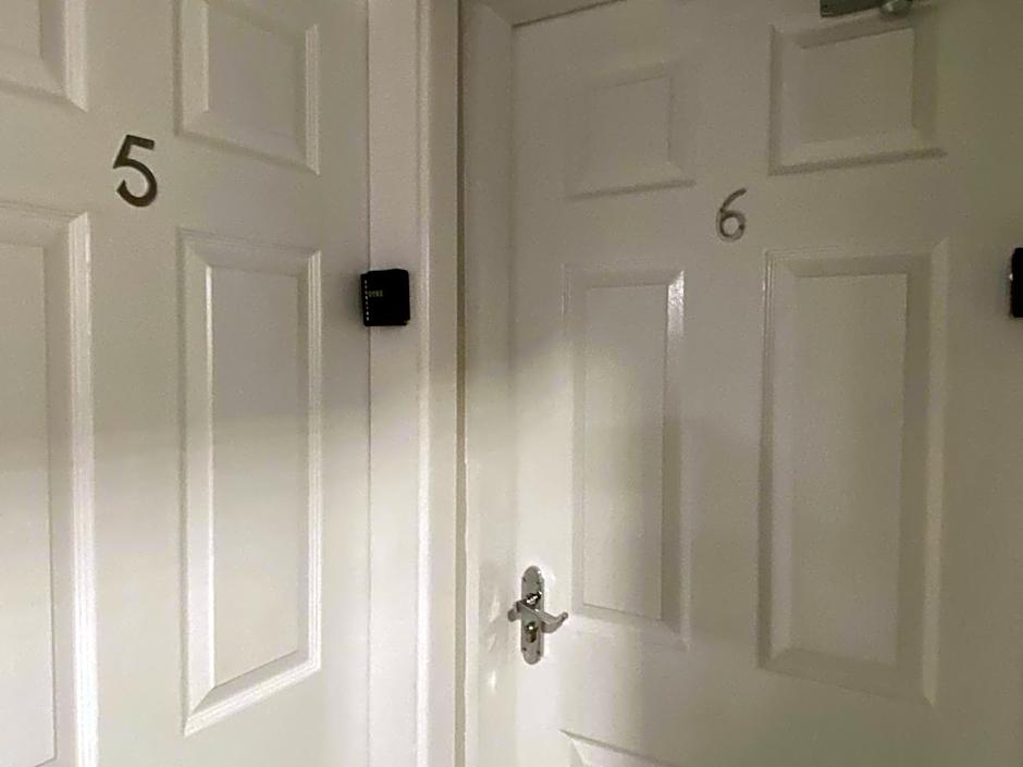 Brownlows Inn Rooms formerly Riley's Rooms