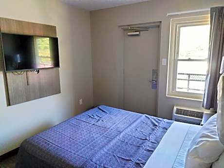 Deluxe Queen Room - Smoking