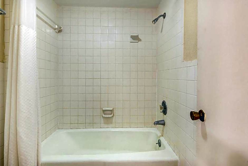 OYO Hotel Douglas GA US-441