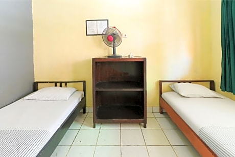 Standard Fan Room