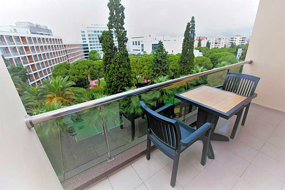 Karaca Hotel
