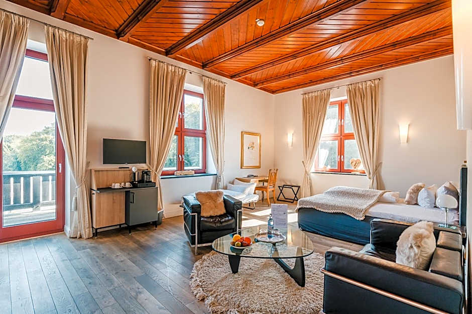 SCHLOSS RANZOW - kleines Romantik Hotel - Wellness - Golfplatz - Hochzeiten & Feiern