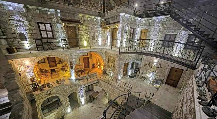 Risus Cave Hotel