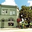 Oak Park Inn