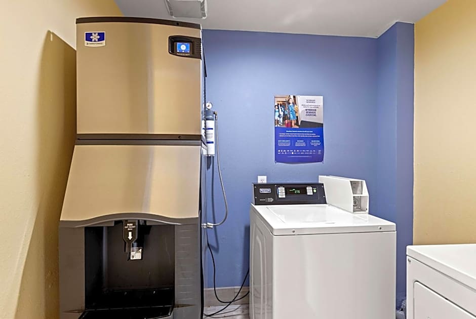 Days Inn & Suites by Wyndham Ft. Worth DFW Airport South