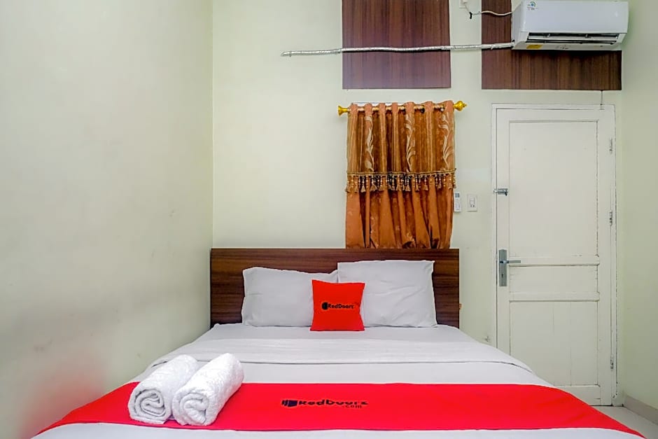 RedDoorz @ Teratai Homestay Medan Amplas