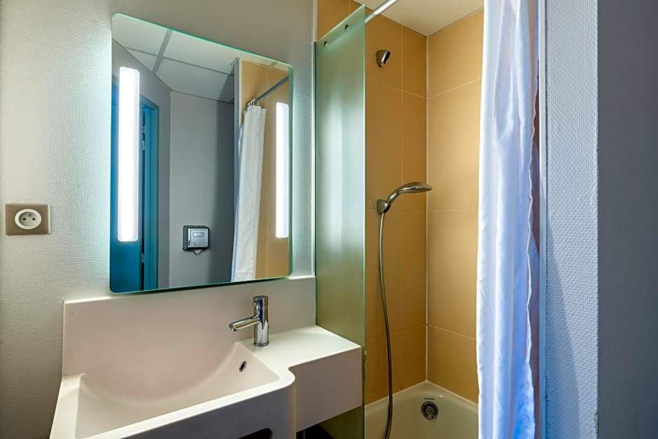 B&B HOTEL Cholet Sud