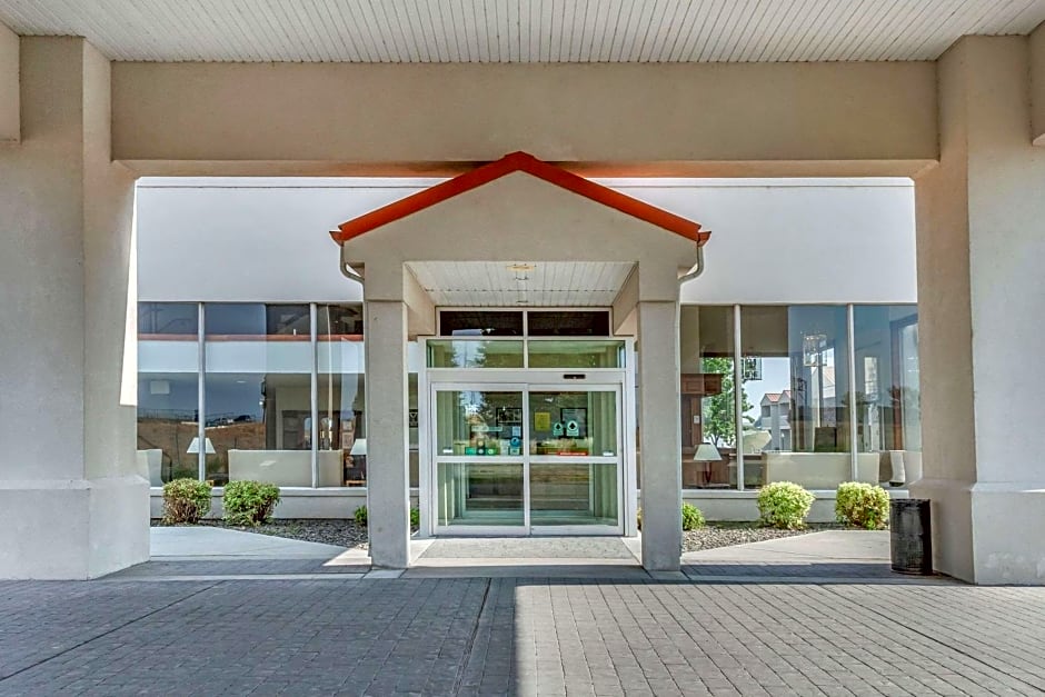 Clarion Inn Ontario