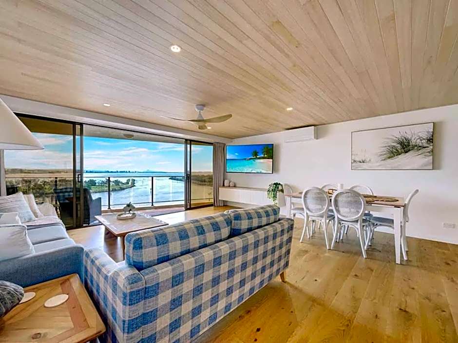 Breathtaking Views - Point Cartwright Bliss