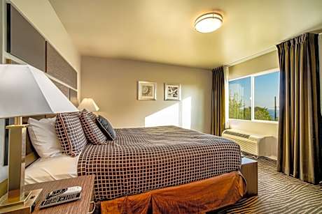 Deluxe King Room with Sea View