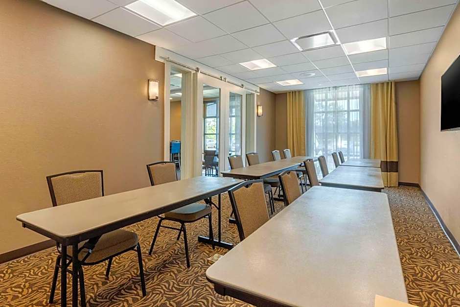 Comfort Inn & Suites
